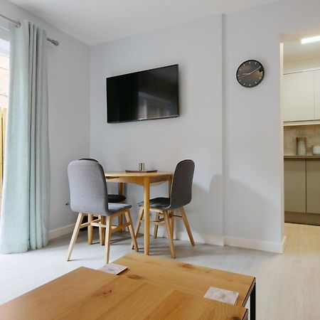 Апартаменты Crewe Short Lets 1 Victoria Court, Кру Экстерьер фото