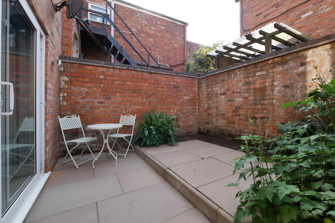 Апартаменты Crewe Short Lets 1 Victoria Court, Кру Экстерьер фото
